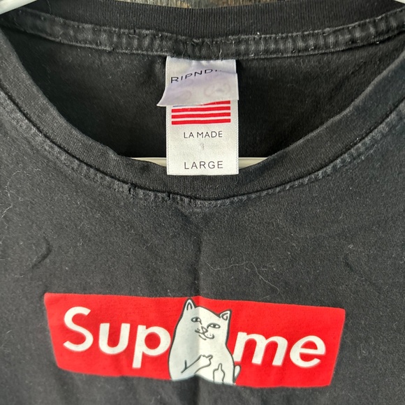 Men's Rip N Dip & Supreme T-Shirt - not sure of its authenticity - Picture 3 of 3